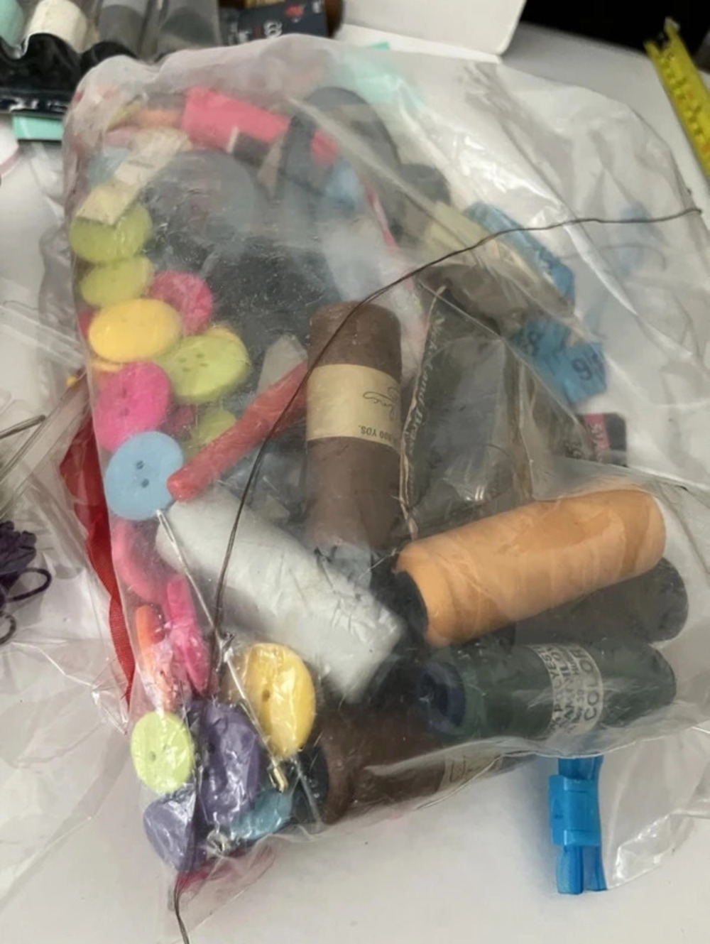 Lot Bulk Of Sewing, Notions, Ribbons, Needles, Pins, Buttons, Vintage Threads - Picture 2 of 8